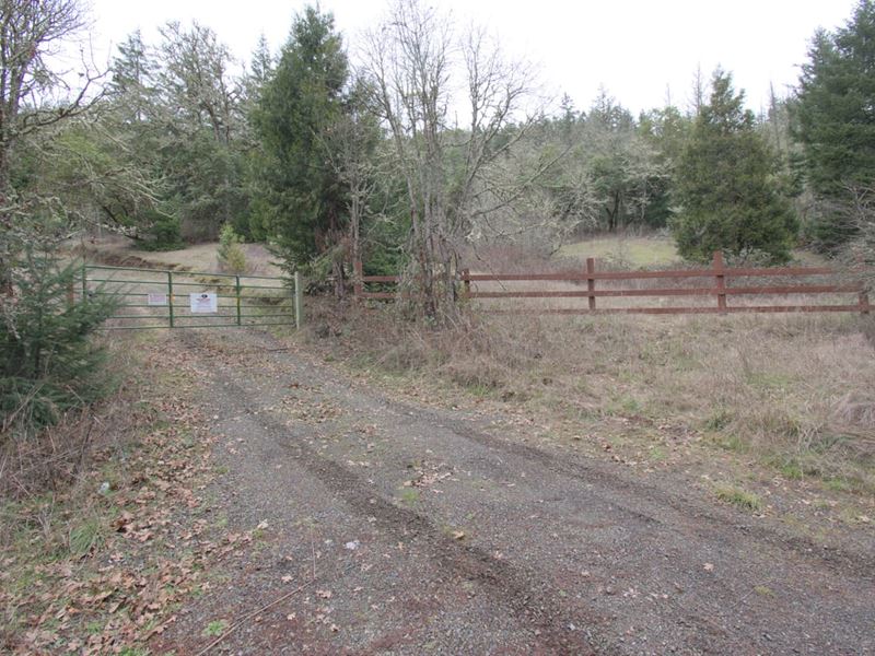 10.5 Acres Raw Land Next to Public : Winston : Douglas County : Oregon