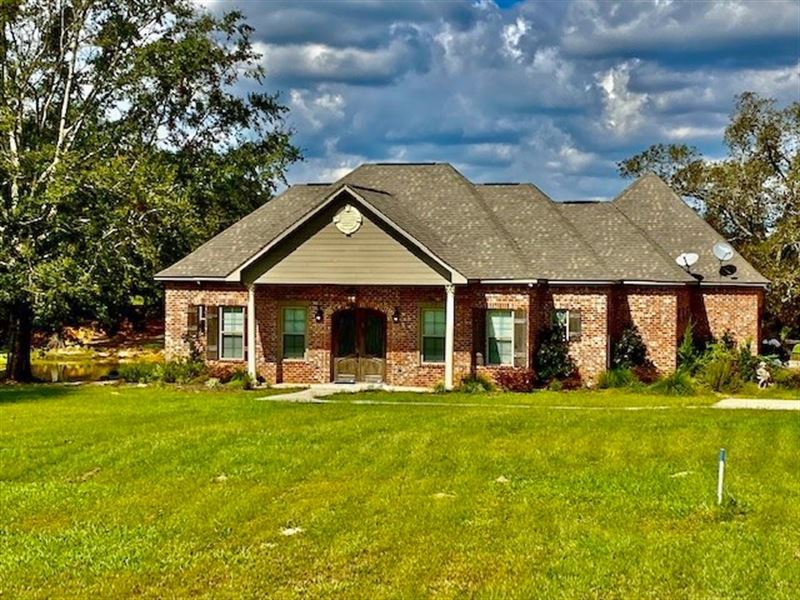 Fantastic Home Overlooking Pond : McComb : Pike County : Mississippi