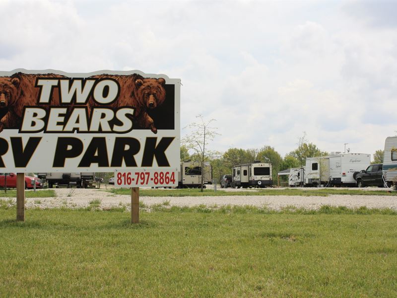 Two Bears RV Park : Adrian : Bates County : Missouri