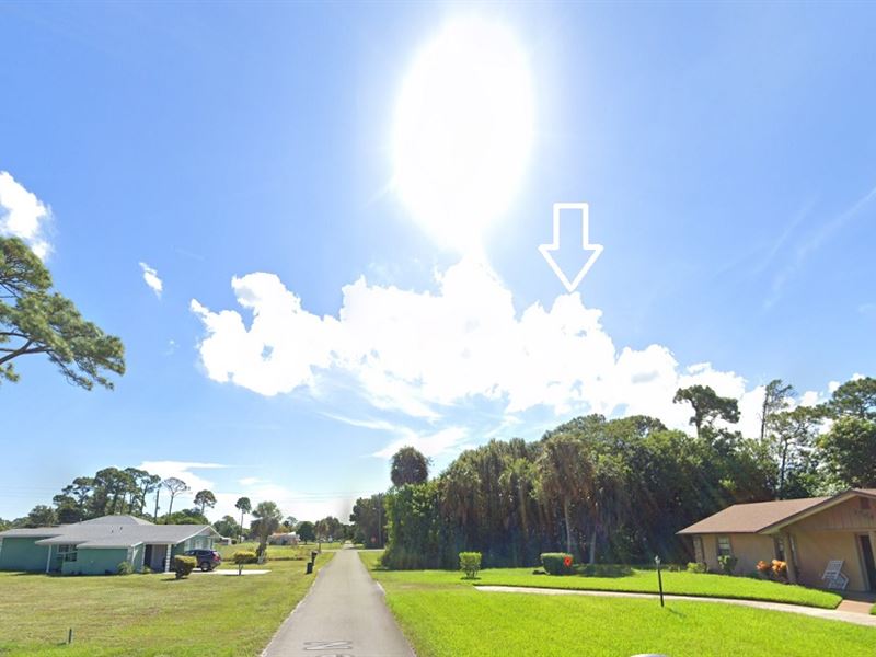 Single Family Homesite, Beach Town : Fort Pierce North : Saint Lucie County : Florida