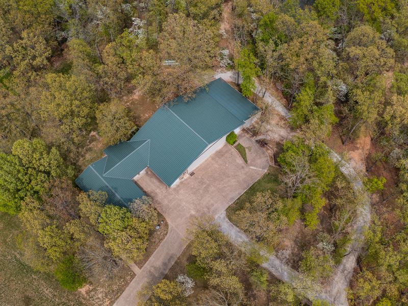 Private Airstrip, Attached Hangar : Mountain Grove : Wright County : Missouri