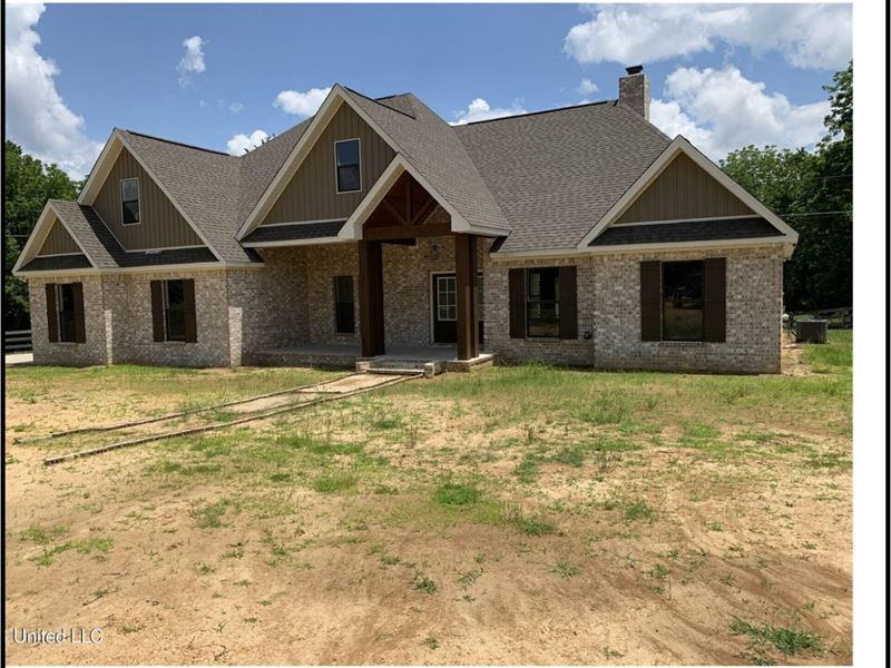 106.8 Acres with A Home in Panola : Courtland : Panola County : Mississippi