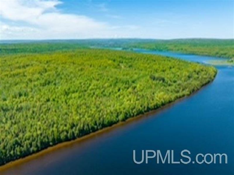 Michigan Lakefront Parcel 50112910 : Dollar Bay : Keweenaw County : Michigan