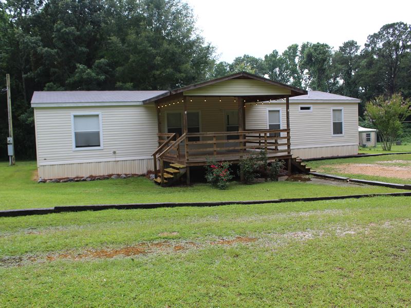 Home Located on Pineapple Hwy, AL : Greenville : Butler County : Alabama