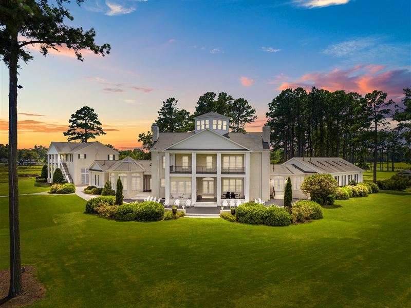 A Majestic Waterfront Sanctuary : Belhaven : Beaufort County : North Carolina