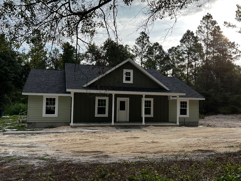 Brand New 4/2.5 Home : Liveoak : Suwannee County : Florida