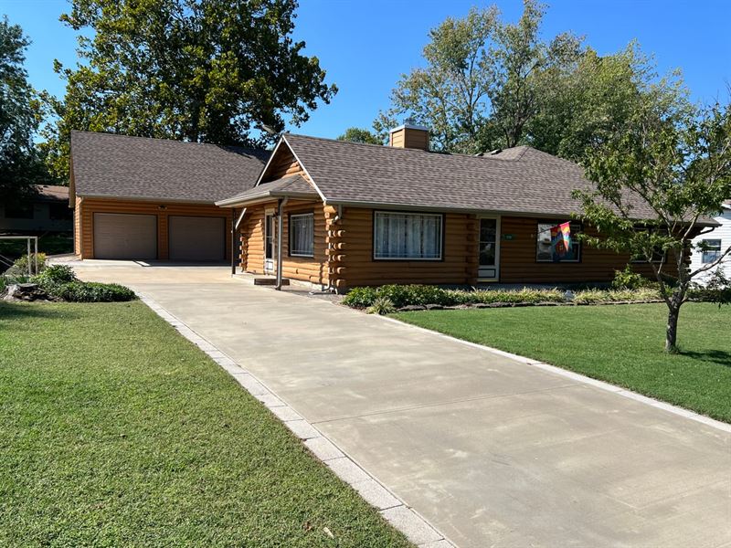 Genuine Log Home in Carthage Missou : Carthage : Jasper County : Missouri