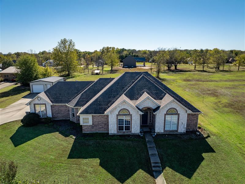 Beautiful Home for Sale in Powderly : Powderly : Lamar County : Texas