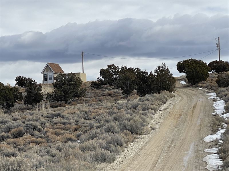 Gentle Slope with Mountain Views : Spring Creek : Elko County : Nevada