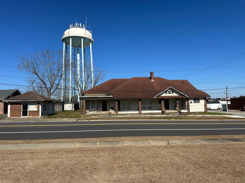 .42 Acre, 130 S Washington : Lyons : Toombs County : Georgia