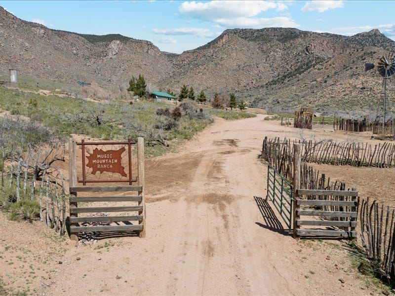 Music Mountain Ranch : Meadview : Mohave County : Arizona