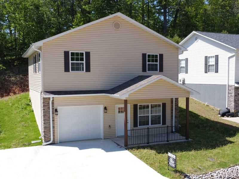 New 3-Bed Townhome for Sale in Popl : Poplar Bluff : Butler County : Missouri