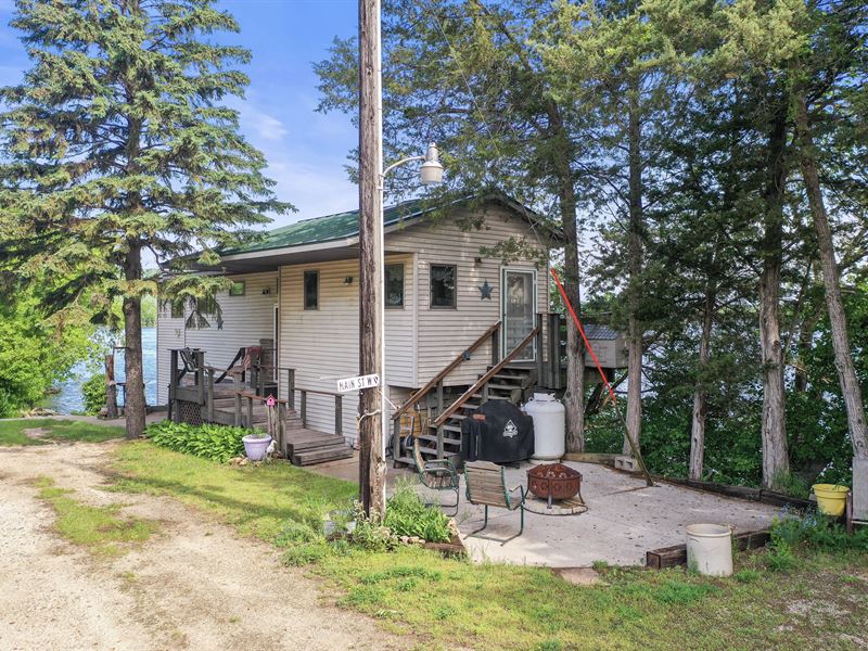 .19 Acre, Waterfront Home Winona : Winona : Winona County : Minnesota