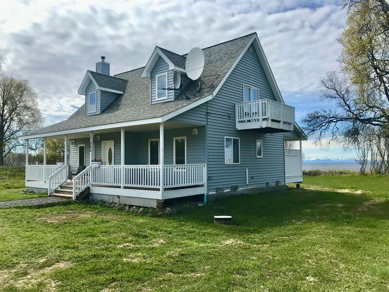 Cute and Quiet Oceanfront Home : Clam Gulch : Kenai Peninsula Borough : Alaska