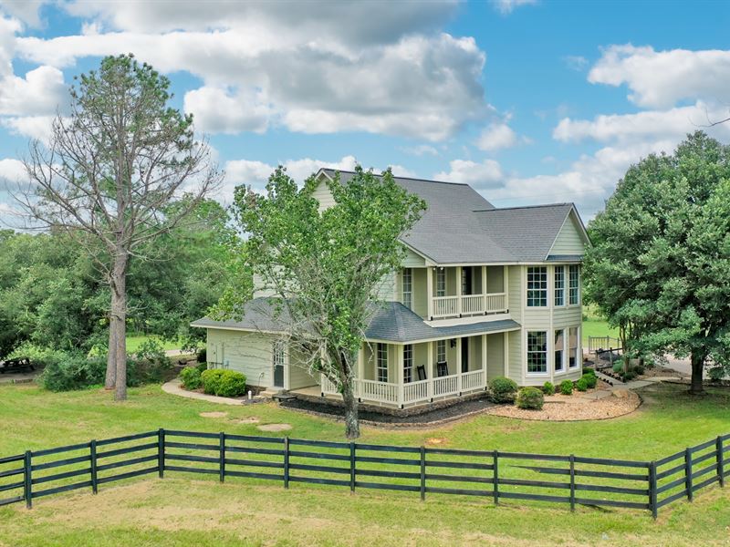 Farmhouse with Pond on 5 Acres : College Station : Brazos County : Texas