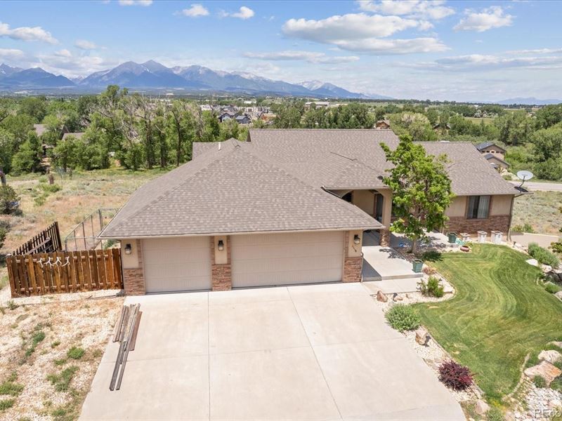 Beautiful 2 Story Home : Poncha Springs : Chaffee County : Colorado