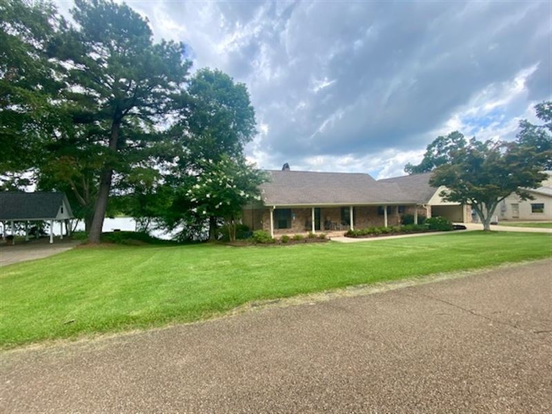 Charming Home with Stunning Lake Vi : McComb : Pike County : Mississippi