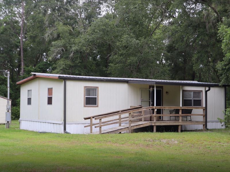 Lovely 3/2 Home : Live Oak : Suwannee County : Florida