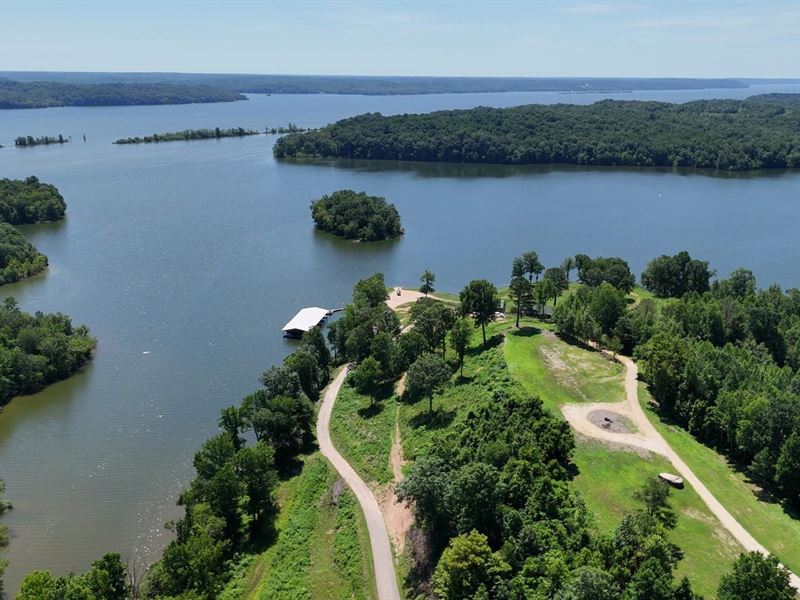 Bass Bay On Kentucky Lake : Big Sandy : Benton County : Tennessee