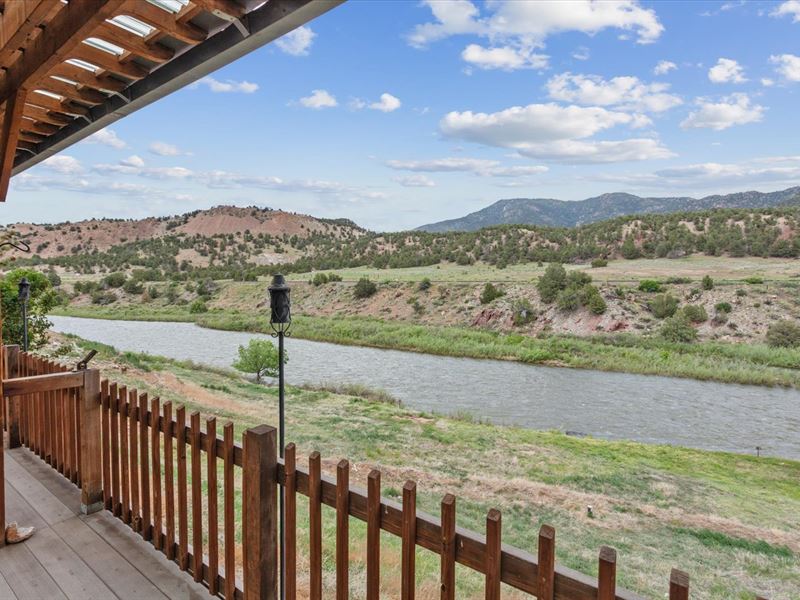 Home with River Frontage : Howard : Fremont County : Colorado