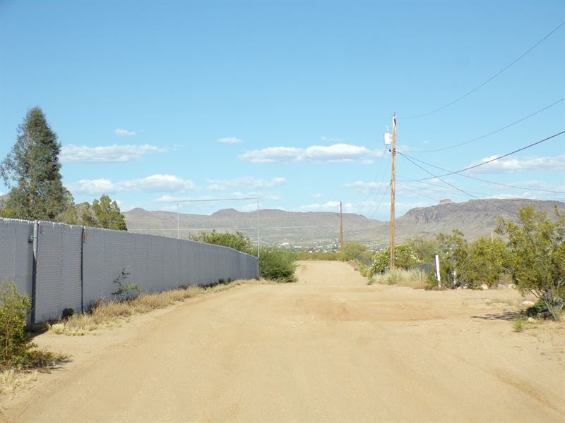 Stunning Views and Easy Access : Golden Valley : Mohave County : Arizona