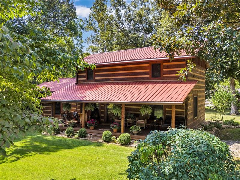 Douglas Lakefront Log Home : White Pine : Jefferson County : Tennessee