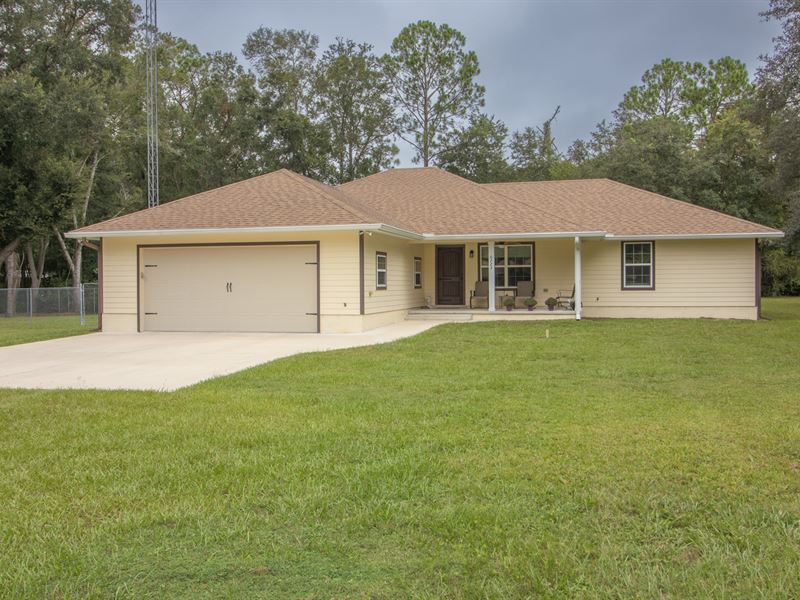 Stunning Custom Home on 1.23 Acres : Hampton : Bradford County : Florida