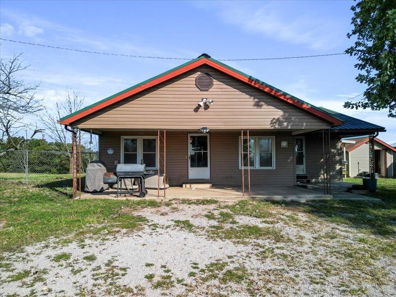 Charming 2-Bedroom Farmhouse : Tecumseh : Ozark County : Missouri