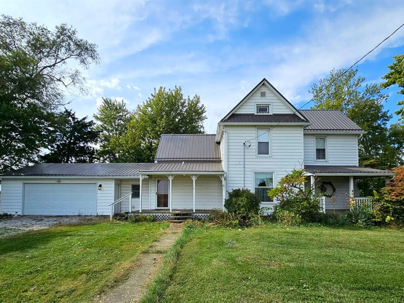 Partially Renovated Country Home fo : Ridge Farm : Vermilion County : Illinois