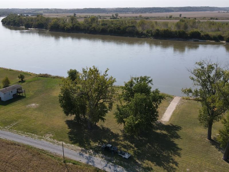 Pristine Missouri River Front Prope : Amazonia : Andrew County : Missouri