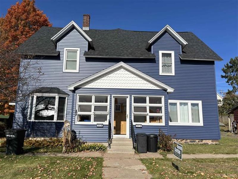 Remarkable Duplex : Ishpeming : Marquette County : Michigan