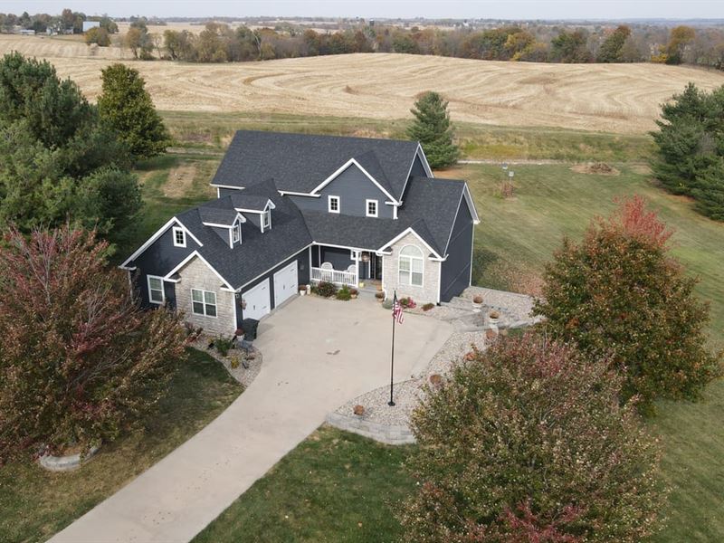 Beautiful Home in Country Subdivi : Saint Joseph : Buchanan County : Missouri