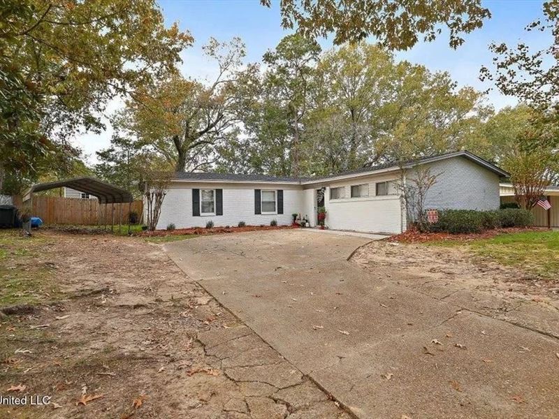 Home for Sale in Clinton, MS : Clinton : Hinds County : Mississippi