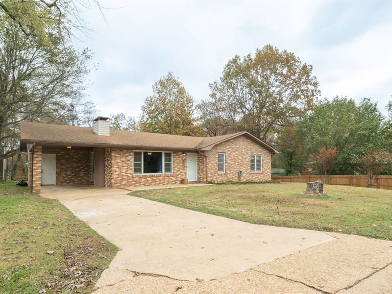 Charming 3-Bed Brick Home for Sale : Poplar Bluff : Butler County : Missouri