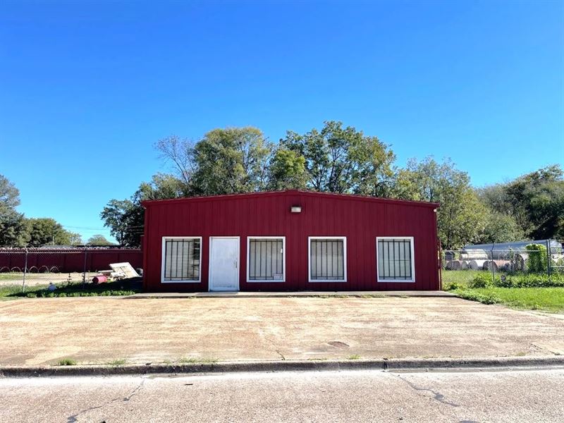 Commercial Property in Bolivar Coun : Cleveland : Bolivar County : Mississippi