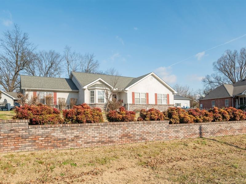 Charming 3-Bed 2-Bath Home for Sale : Doniphan : Ripley County : Missouri