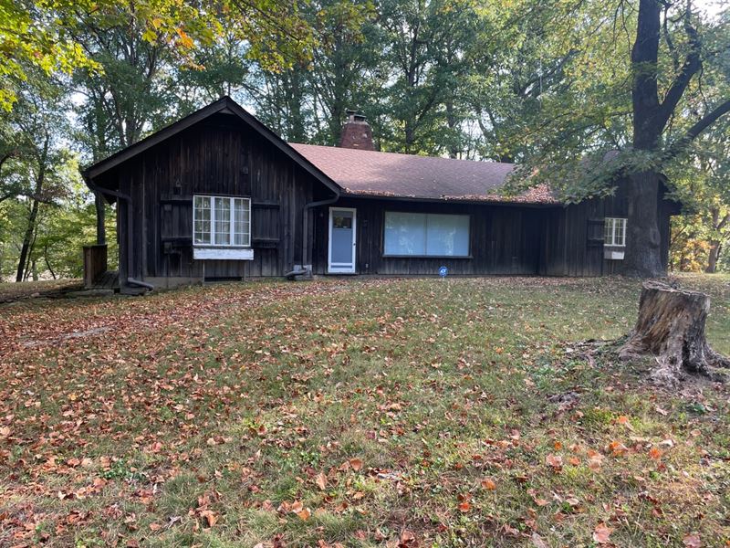 Home with 126 Acres : Cayuga : Vermillion County : Indiana