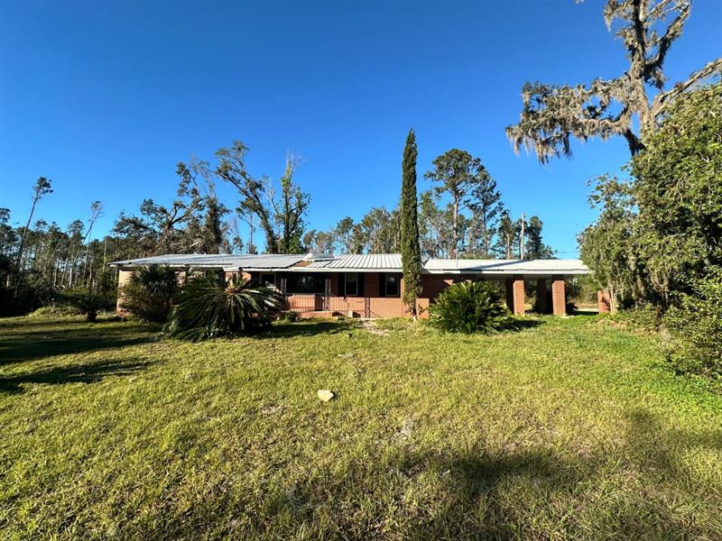 Brick Home on Athena Rd : Perry : Taylor County : Florida