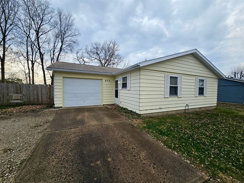 3 Bed 1 Bath Home for Sale on : Paris : Edgar County : Illinois