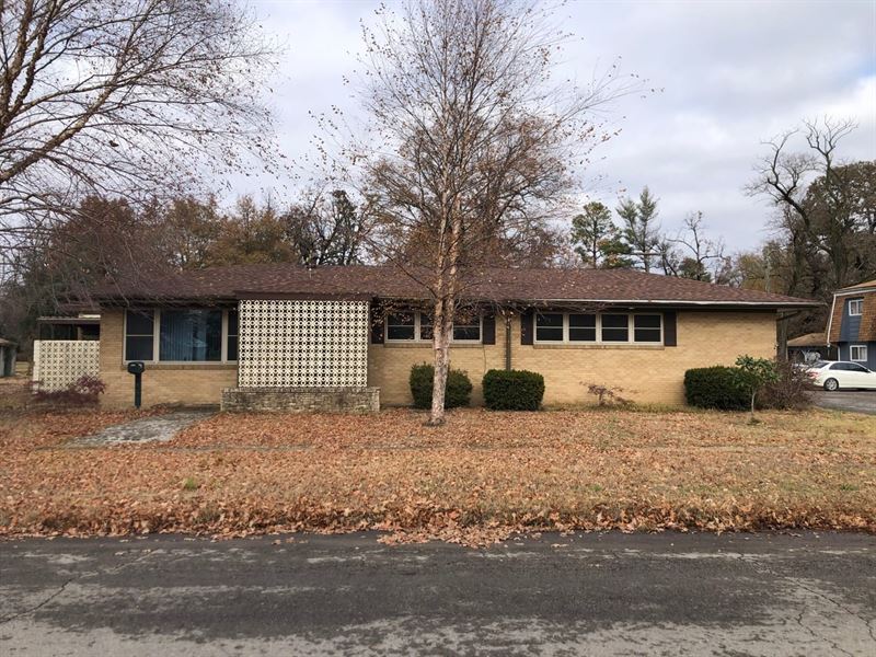 Large 3-Bed Brick Home for Sale : Malden : Dunklin County : Missouri