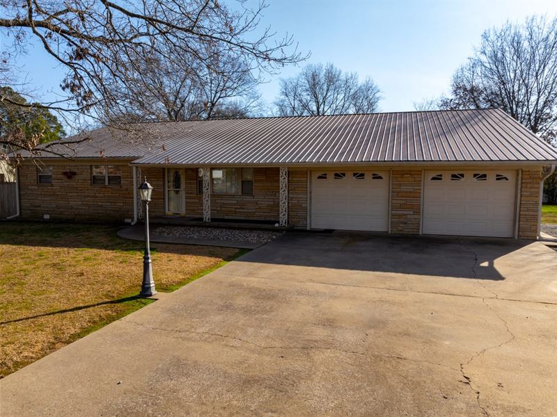 4 Bedroom, 3.5 Bathroom, Screened : Newark : Independence County : Arkansas