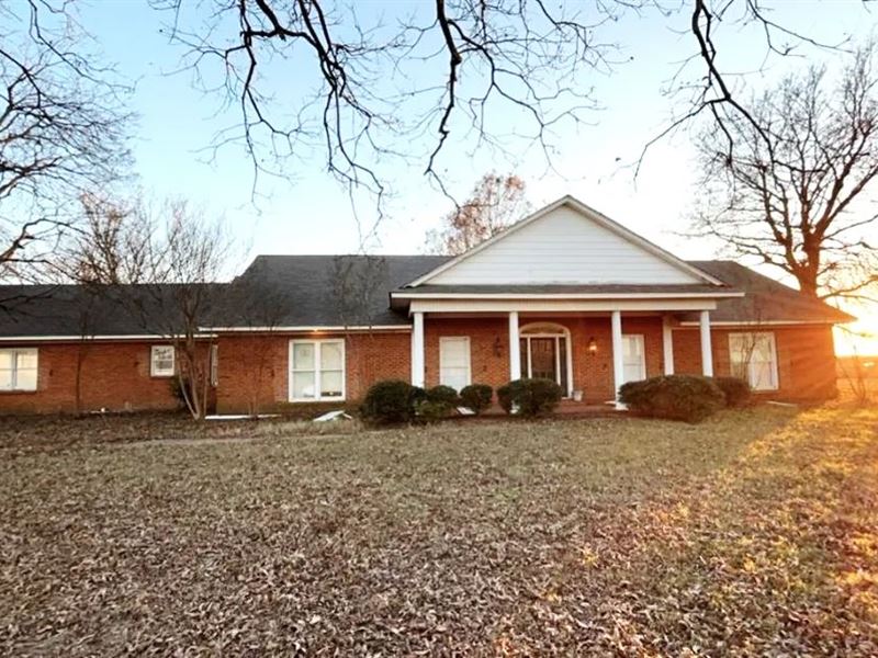 Home in Bolivar County At 2907 Hwy : Cleveland : Bolivar County : Mississippi