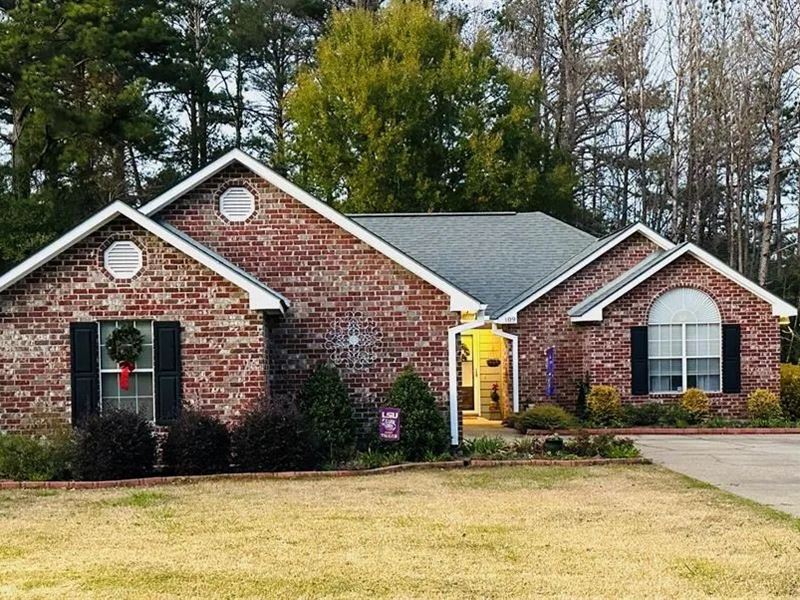 Picture Perfect Brick Home for Sale : McComb : Pike County : Mississippi