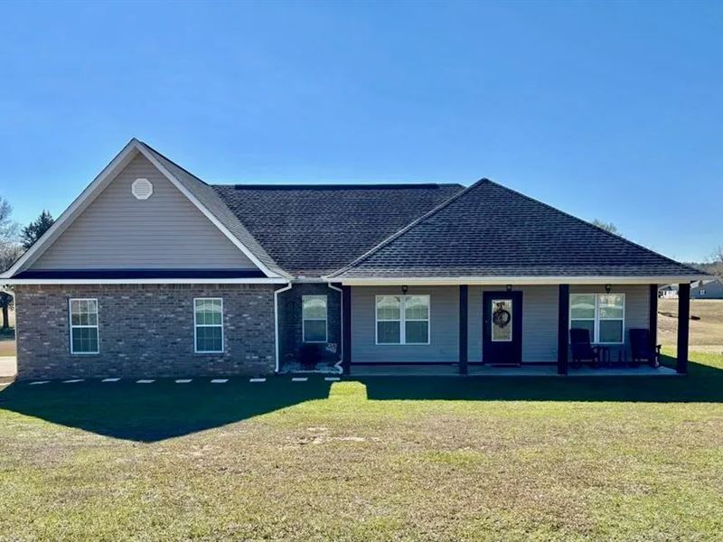 Brick Home in Rolling Oaks Subdivis : McComb : Pike County : Mississippi