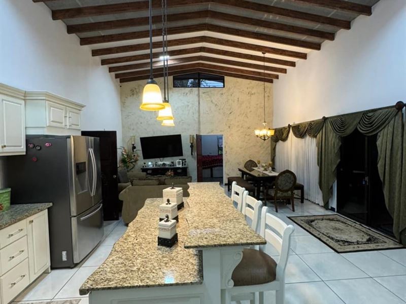 Beautiful House Behind Closed Doors : Naranjo Alajuela : Costa Rica