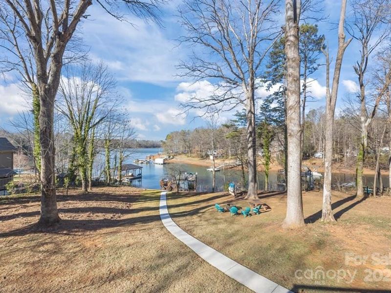 4Bd/3Ba Home, 604 Beaten Path Moor : Mooresville : Iredell County : North Carolina