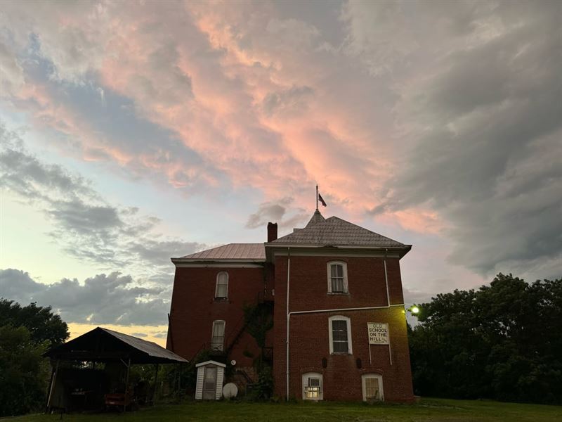 Old School House On The Hill, Bed : Chamois : Osage County : Missouri