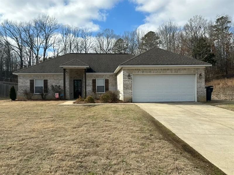 Home On.38 Acres in Shelbi's Place : Oxford : Lafayette County : Mississippi