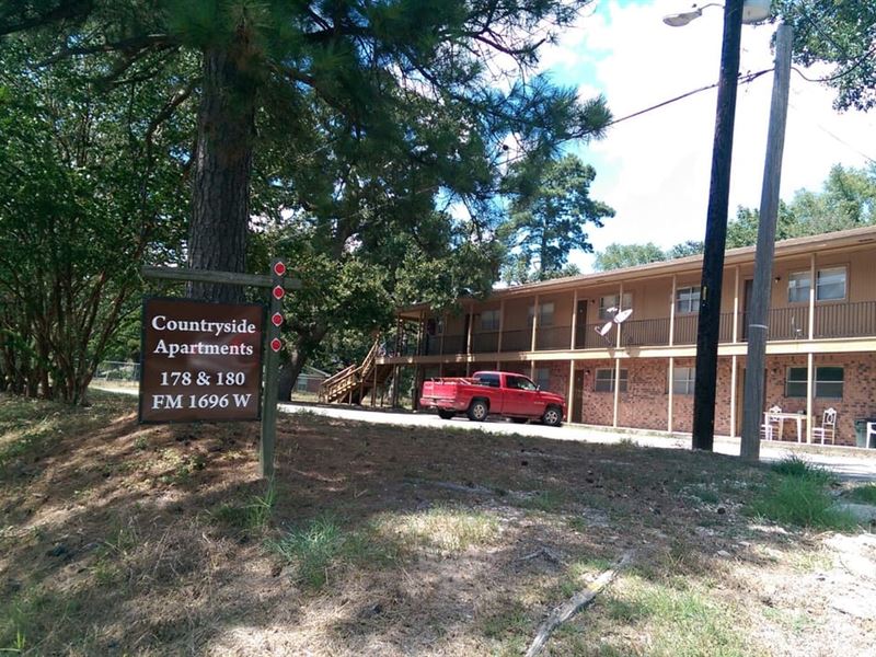 180 C FM 1696, 1 Bed/1 Bath, Apar : Huntsville : Walker County : Texas