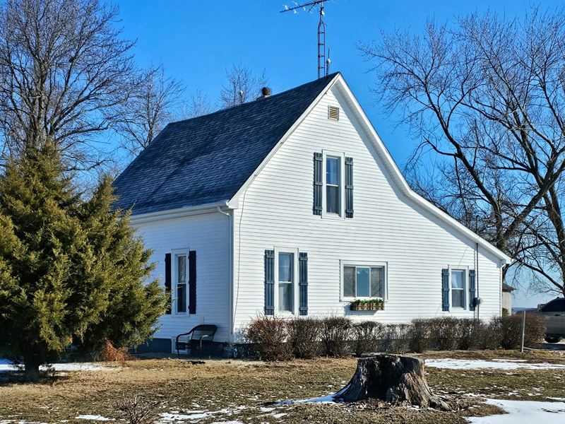 2 Bed 1 Bath Home on 2 Acres Outsid : Ridge Farm : Vermilion County : Illinois